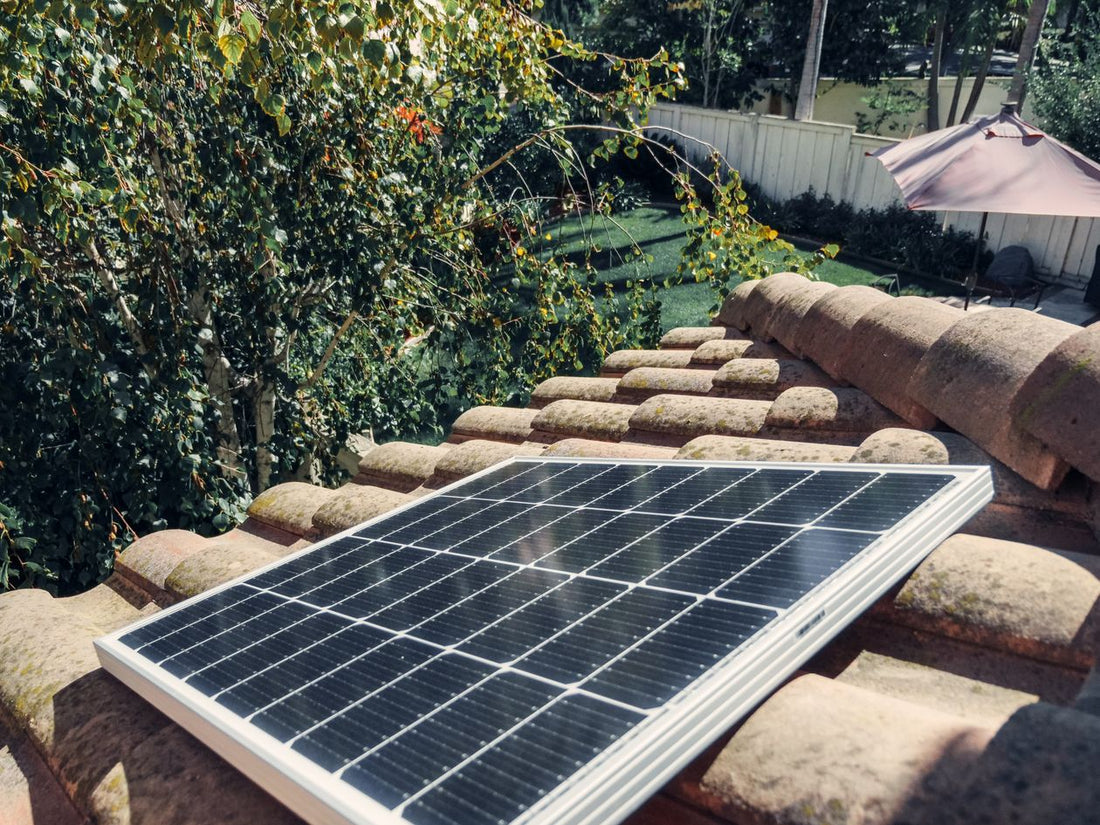 Home with rooftop solar panels and battery energy storage