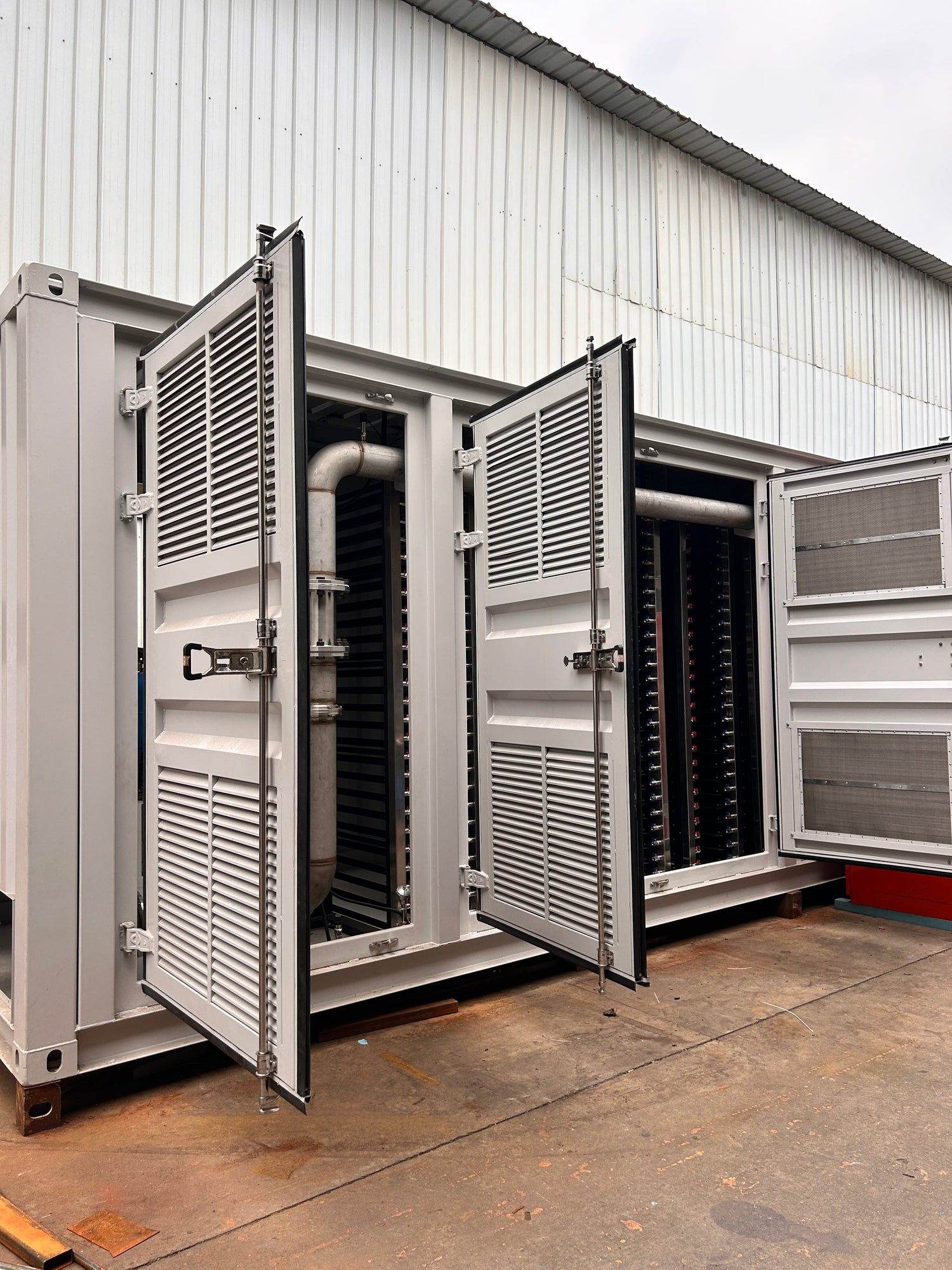 Discover ZA Tech’s advanced Data Center Solutions featuring waterless cold plate liquid cooling and rapid-deploy containerized systems.