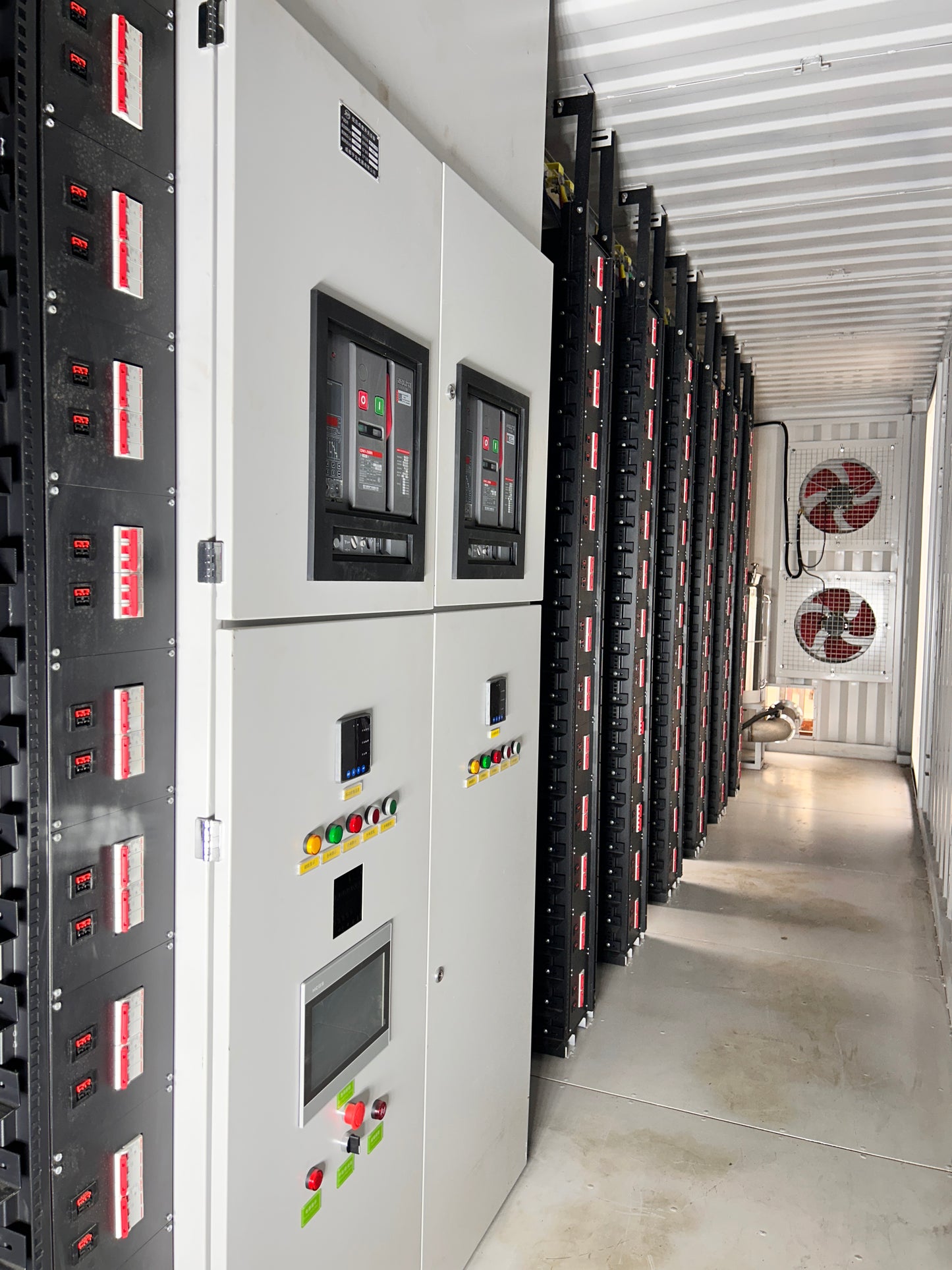 ApexForge 600 waterless container data center interior
